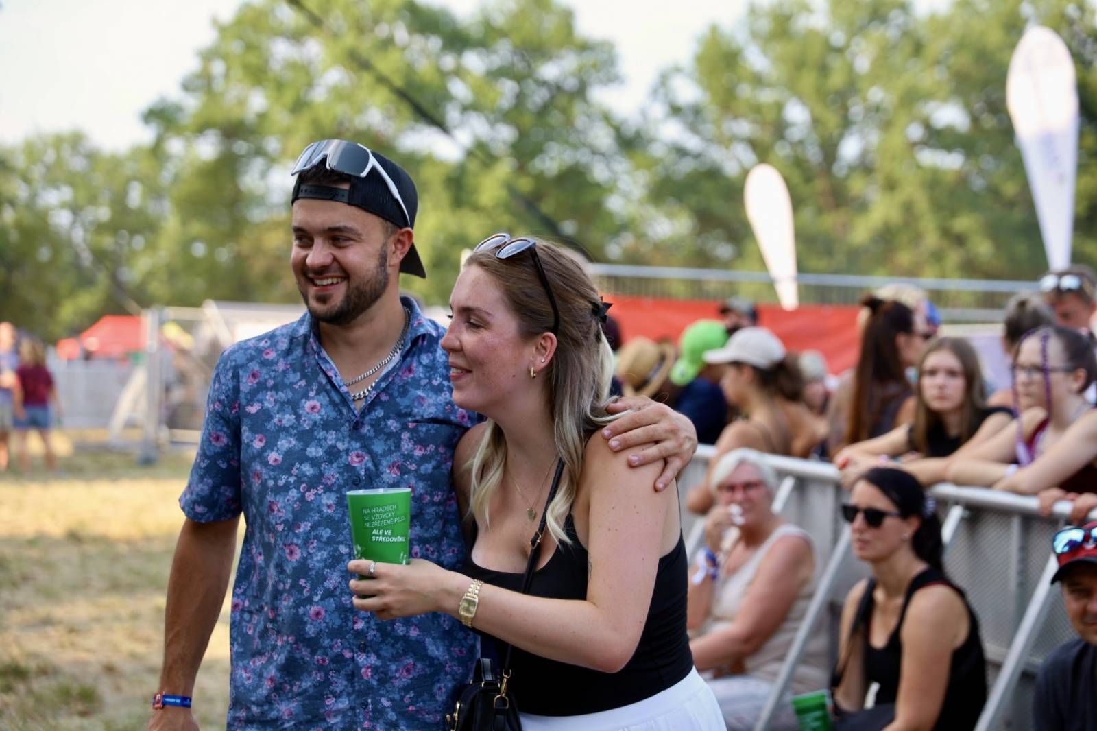 Hrady CZ poprvé v Hluboké nad Vltavou. Festival odstartoval Rytmus, závěr prvního dne obstaraly Rybičky 48