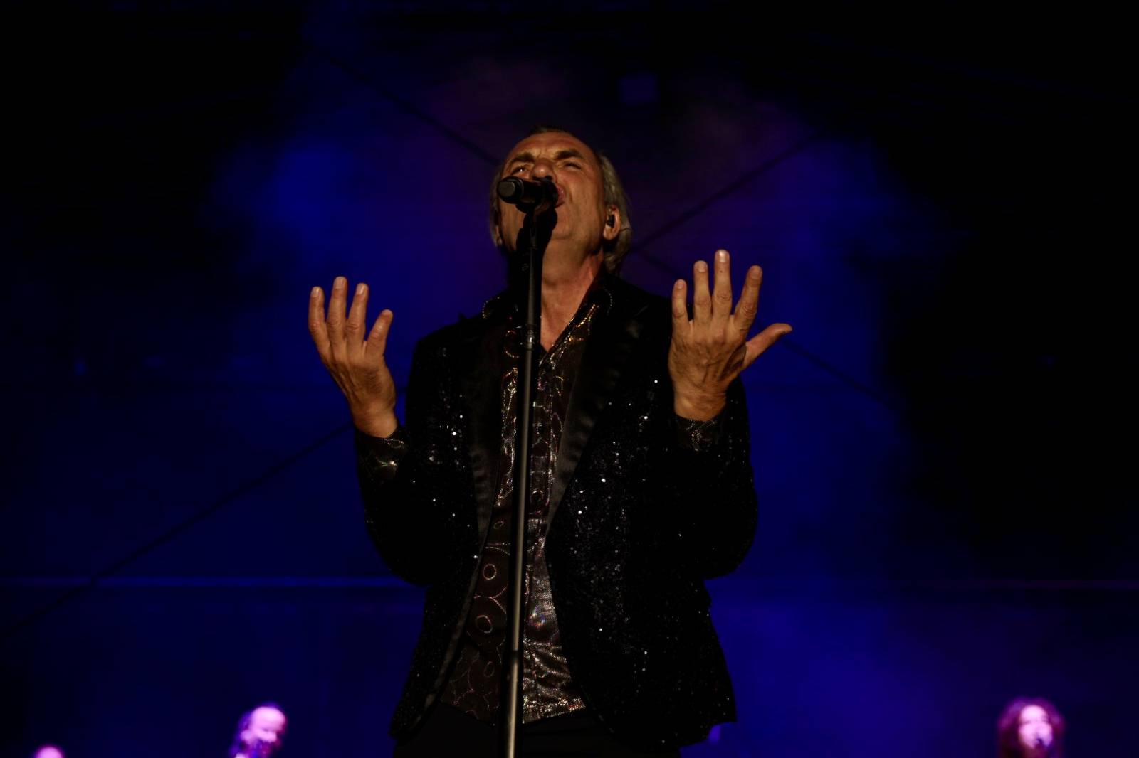 Hrady CZ poprvé v Hluboké nad Vltavou. Festival odstartoval Rytmus, závěr prvního dne obstaraly Rybičky 48