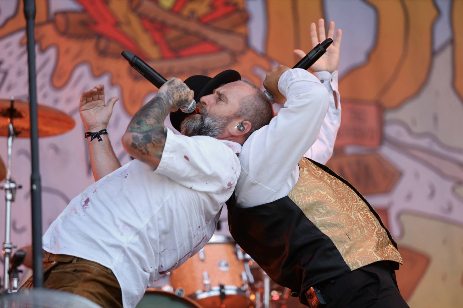 Hrady CZ poprvé v Hluboké nad Vltavou. Festival odstartoval Rytmus, závěr prvního dne obstaraly Rybičky 48