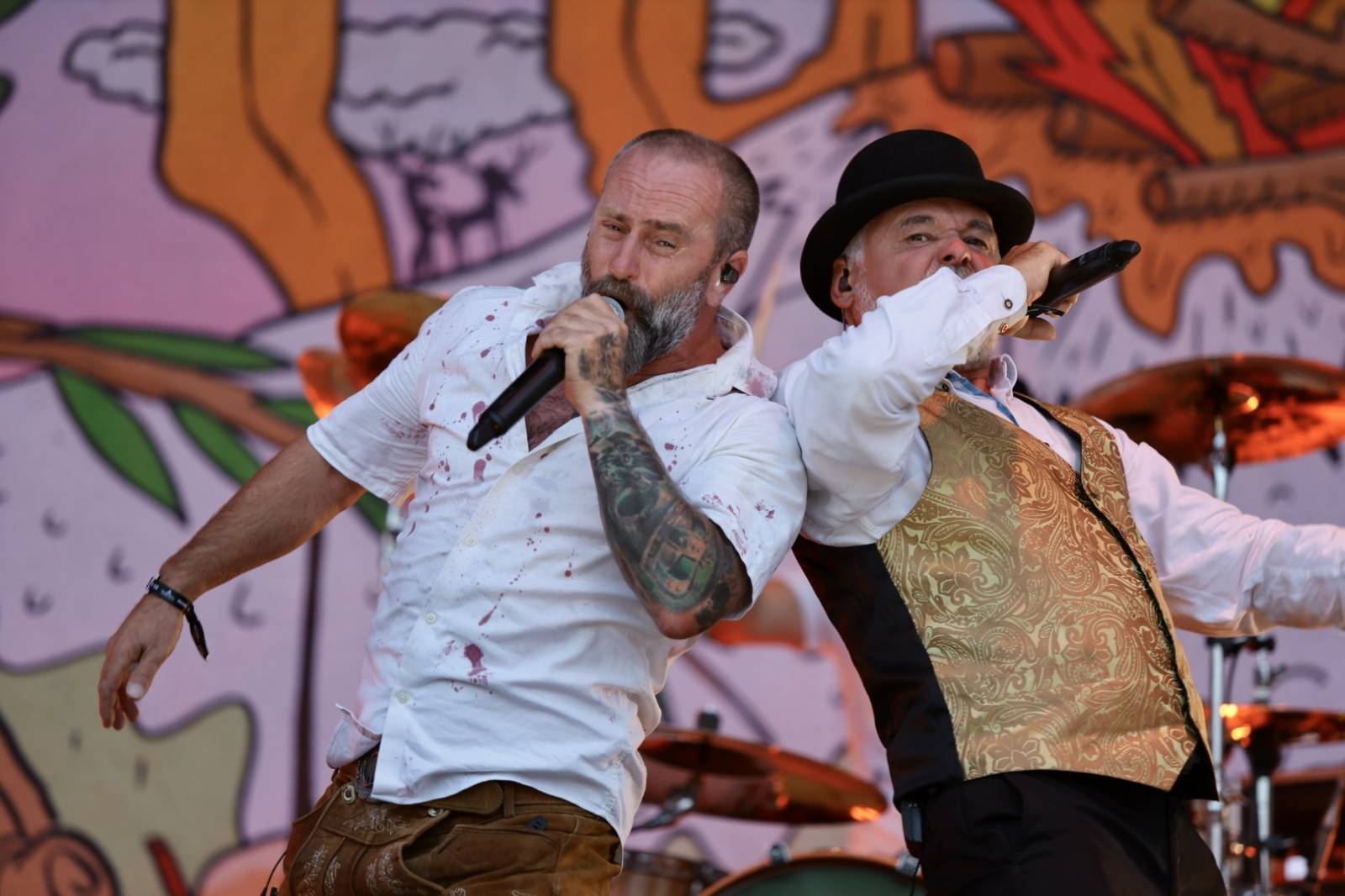 Hrady CZ poprvé v Hluboké nad Vltavou. Festival odstartoval Rytmus, závěr prvního dne obstaraly Rybičky 48