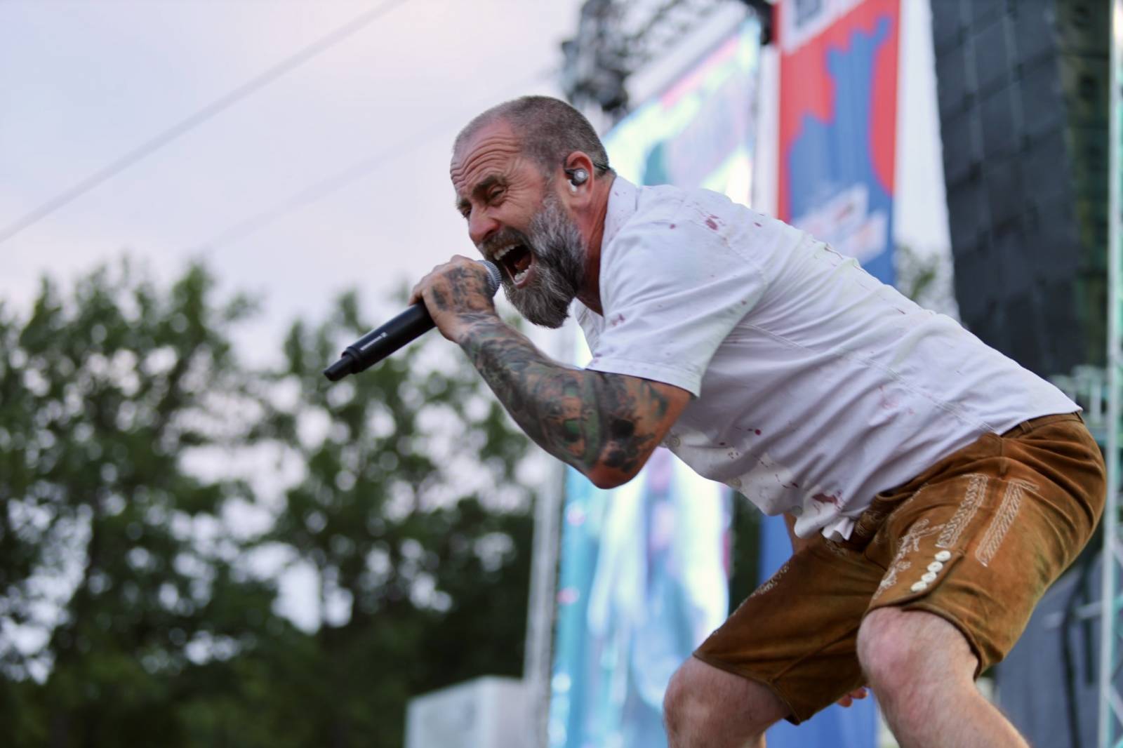Hrady CZ poprvé v Hluboké nad Vltavou. Festival odstartoval Rytmus, závěr prvního dne obstaraly Rybičky 48