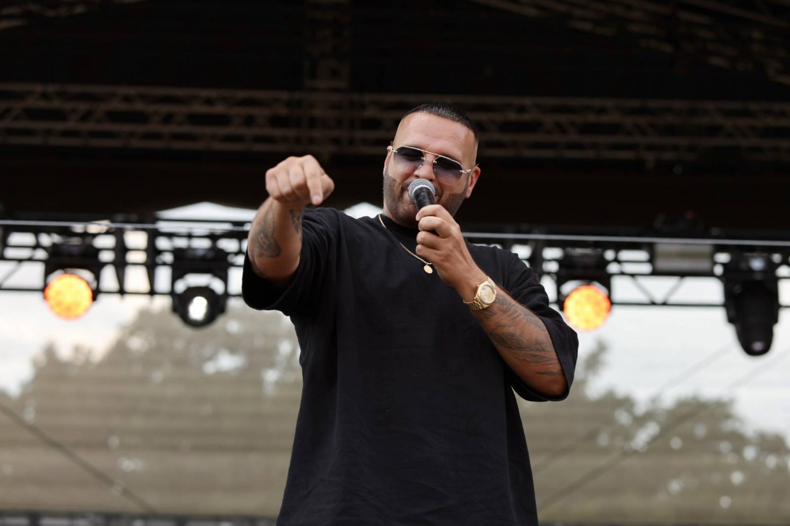 Hrady CZ poprvé v Hluboké nad Vltavou. Festival odstartoval Rytmus, závěr prvního dne obstaraly Rybičky 48