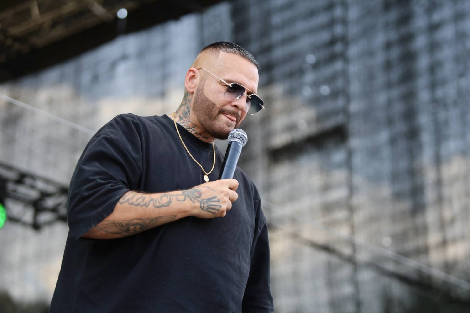 Hrady CZ poprvé v Hluboké nad Vltavou. Festival odstartoval Rytmus, závěr prvního dne obstaraly Rybičky 48