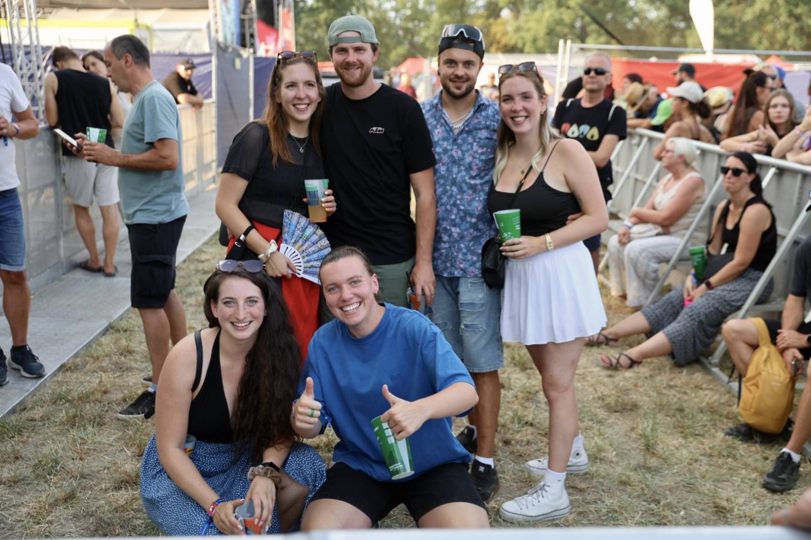 Hrady CZ poprvé v Hluboké nad Vltavou. Festival odstartoval Rytmus, závěr prvního dne obstaraly Rybičky 48