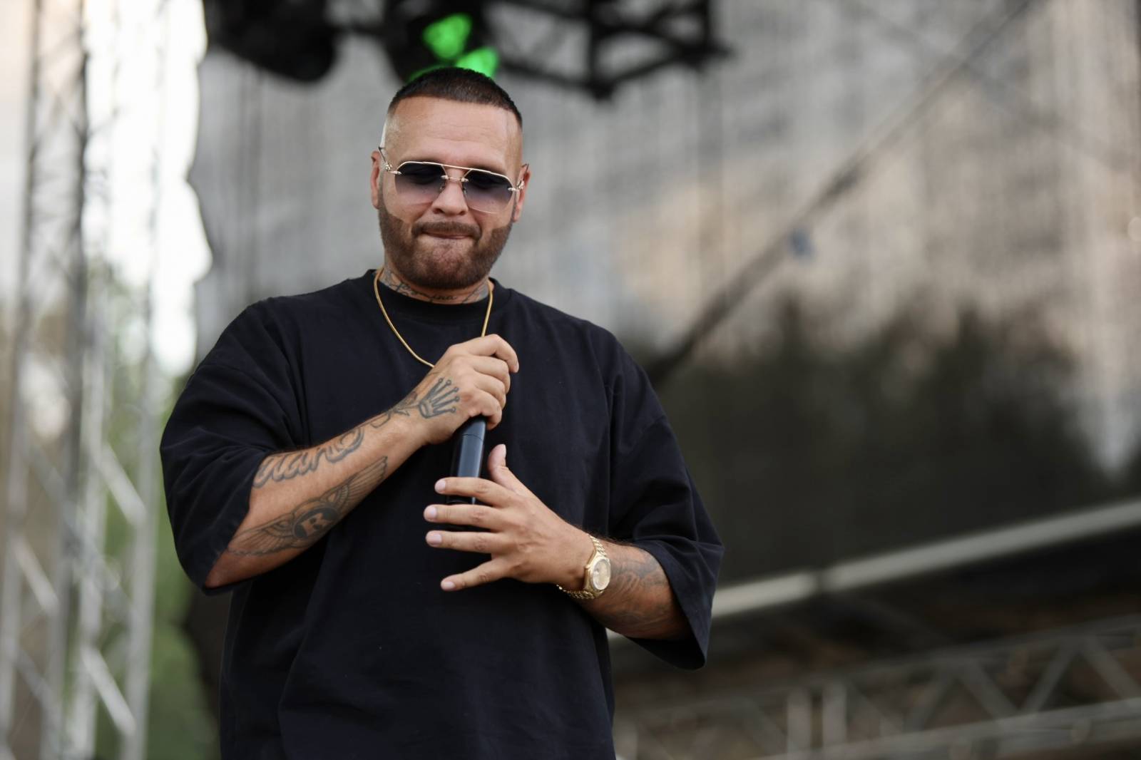 Hrady CZ poprvé v Hluboké nad Vltavou. Festival odstartoval Rytmus, závěr prvního dne obstaraly Rybičky 48