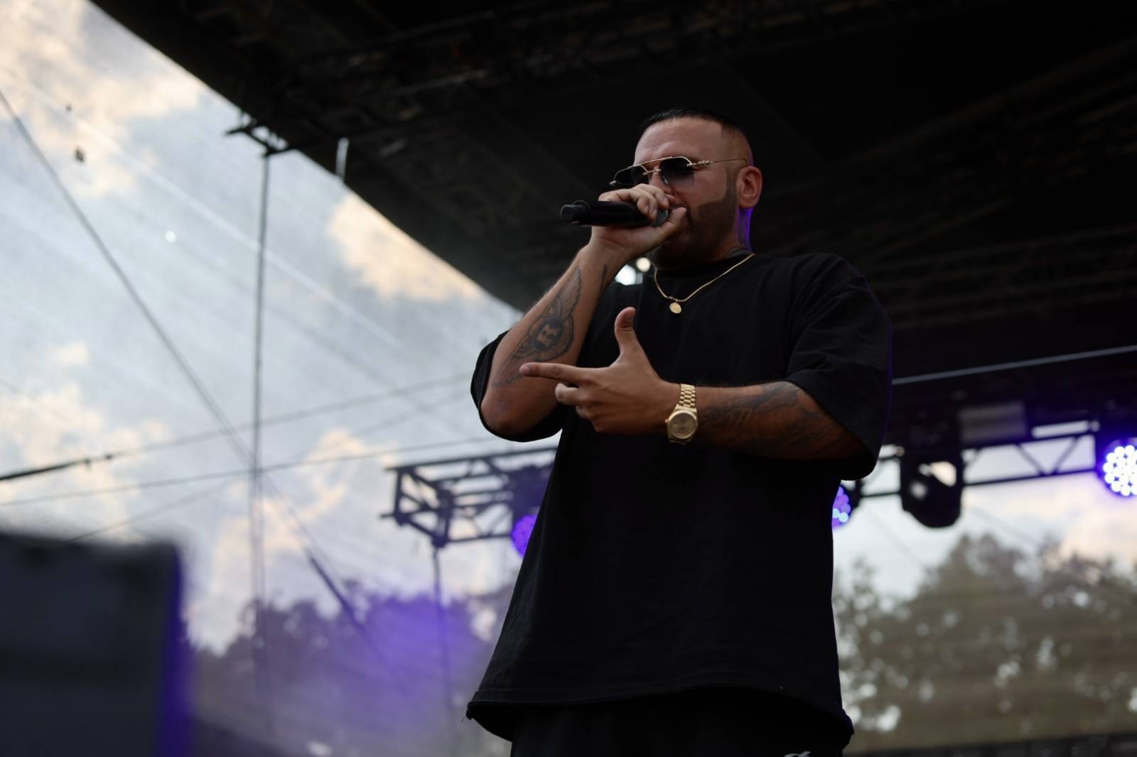 Hrady CZ poprvé v Hluboké nad Vltavou. Festival odstartoval Rytmus, závěr prvního dne obstaraly Rybičky 48