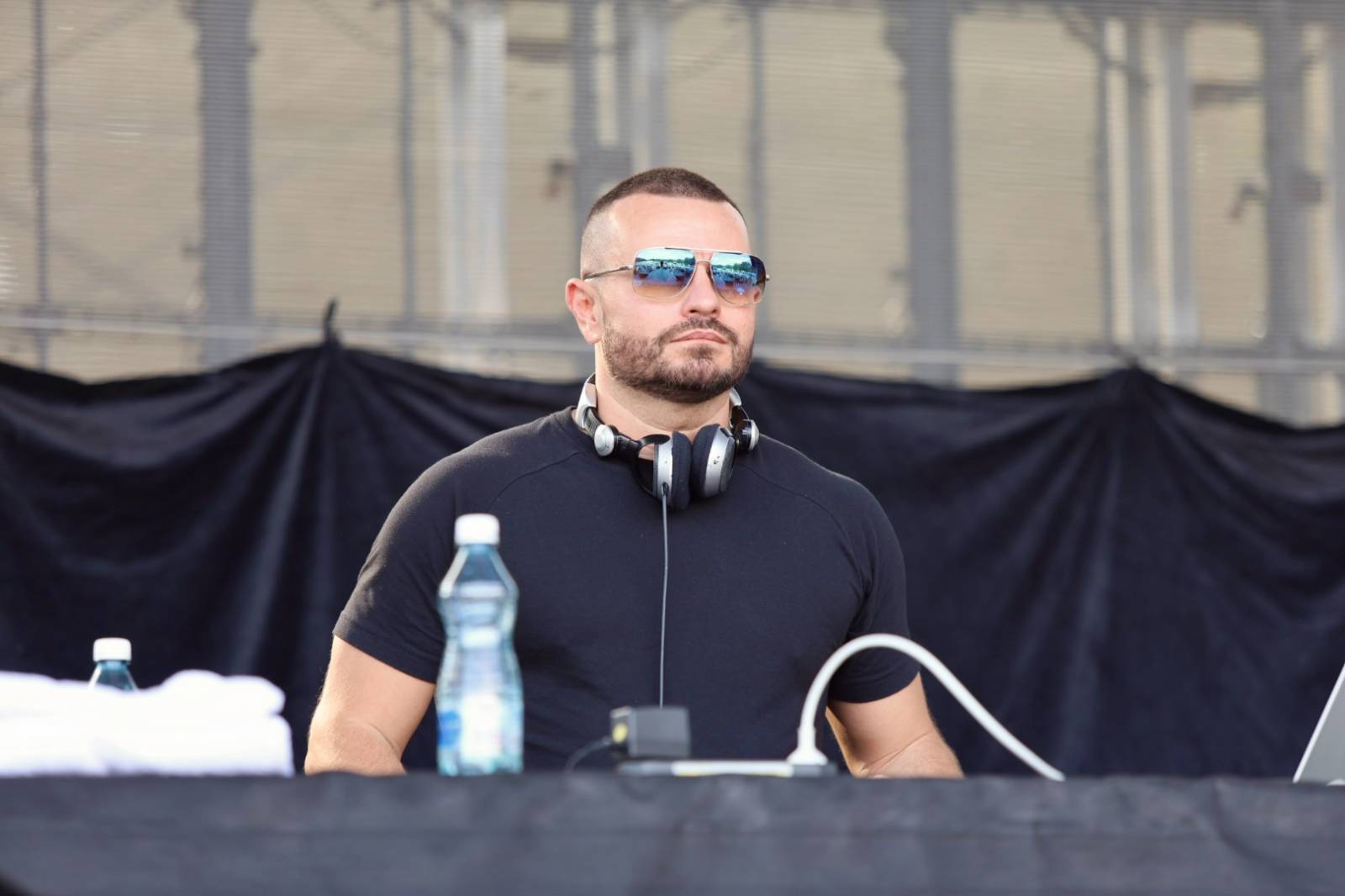 Hrady CZ poprvé v Hluboké nad Vltavou. Festival odstartoval Rytmus, závěr prvního dne obstaraly Rybičky 48