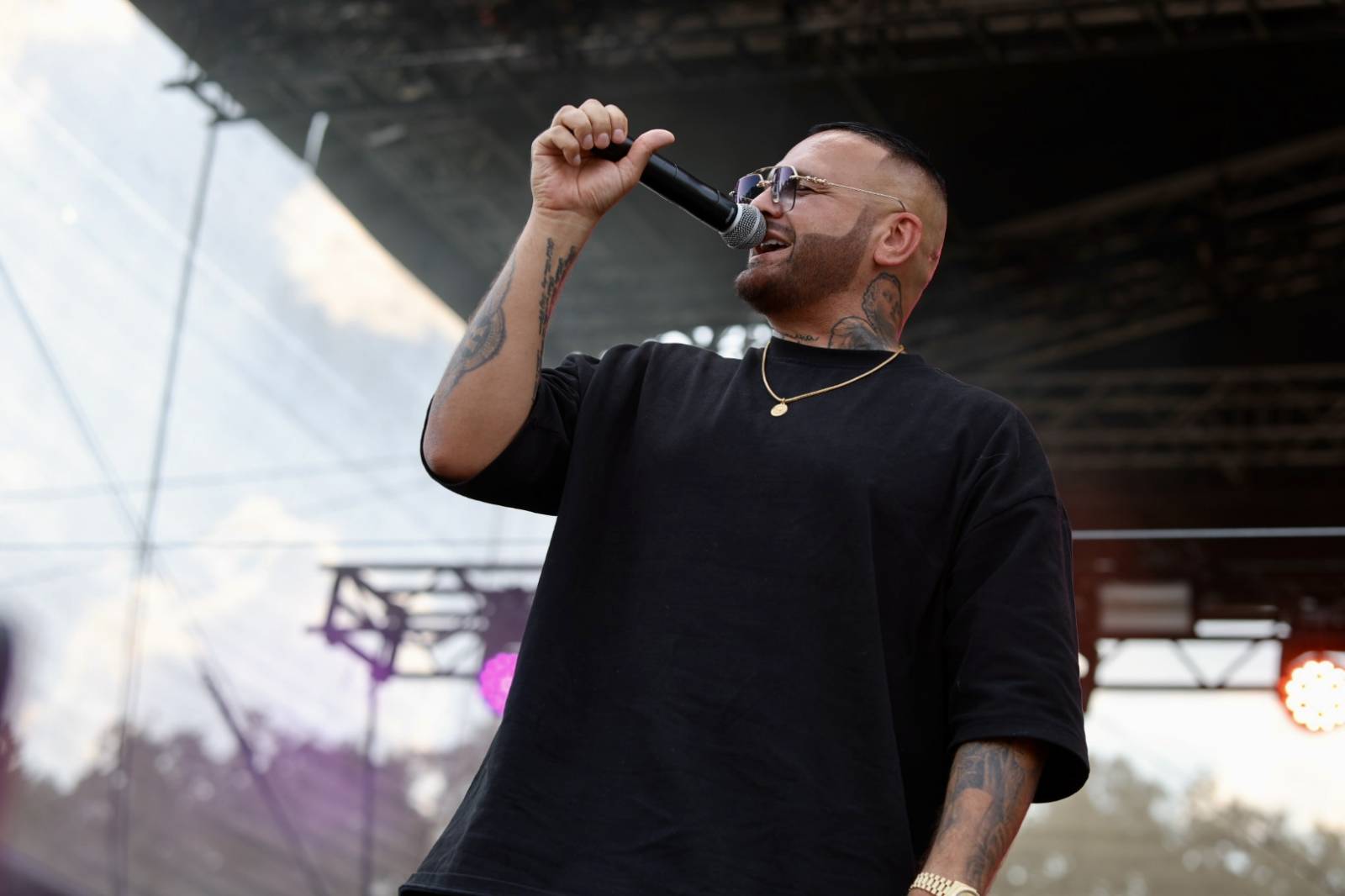 Hrady CZ poprvé v Hluboké nad Vltavou. Festival odstartoval Rytmus, závěr prvního dne obstaraly Rybičky 48