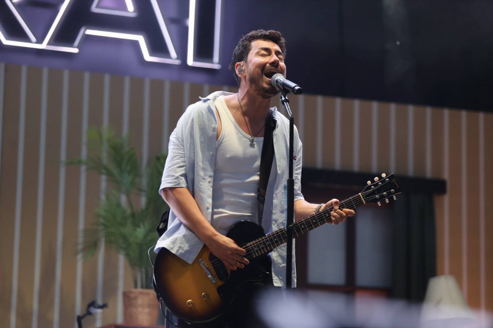 Hrady CZ v Hluboké nad Vltavou: Hvězdou večera byl Daniel Landa, dorazili Harlej, Mirai, Lenny i Krucipüsk