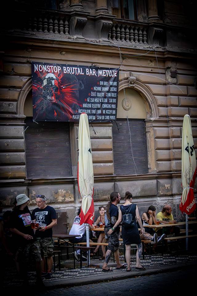 Brutal Assault odstartoval zostra. Warm-up party ovládli Patriarcha, Morax nebo Filth