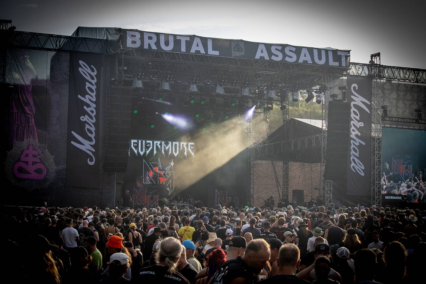 Brutal Assault, den první: Zářili Fit For An Autopsy, Amenra nebo Batushka, Guilt Trip se pokusili o největší circle pit v historii pevnosti