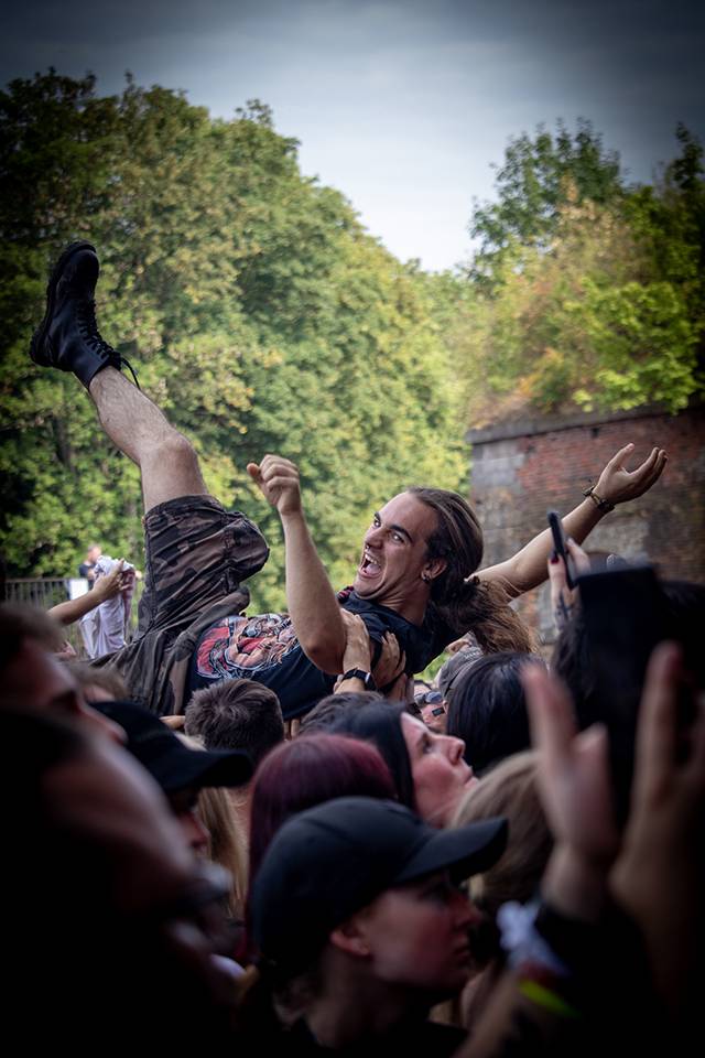 Jste na Brutal Assault? Najděte se v našem fotoreportu