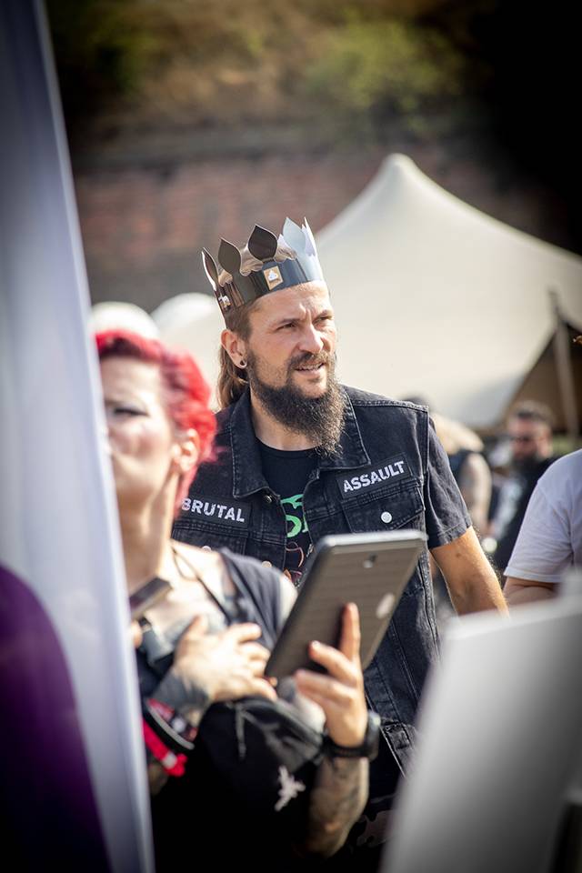 Jste na Brutal Assault? Najděte se v našem fotoreportu