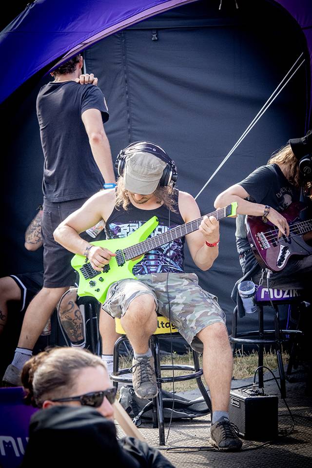 Jste na Brutal Assault? Najděte se v našem fotoreportu