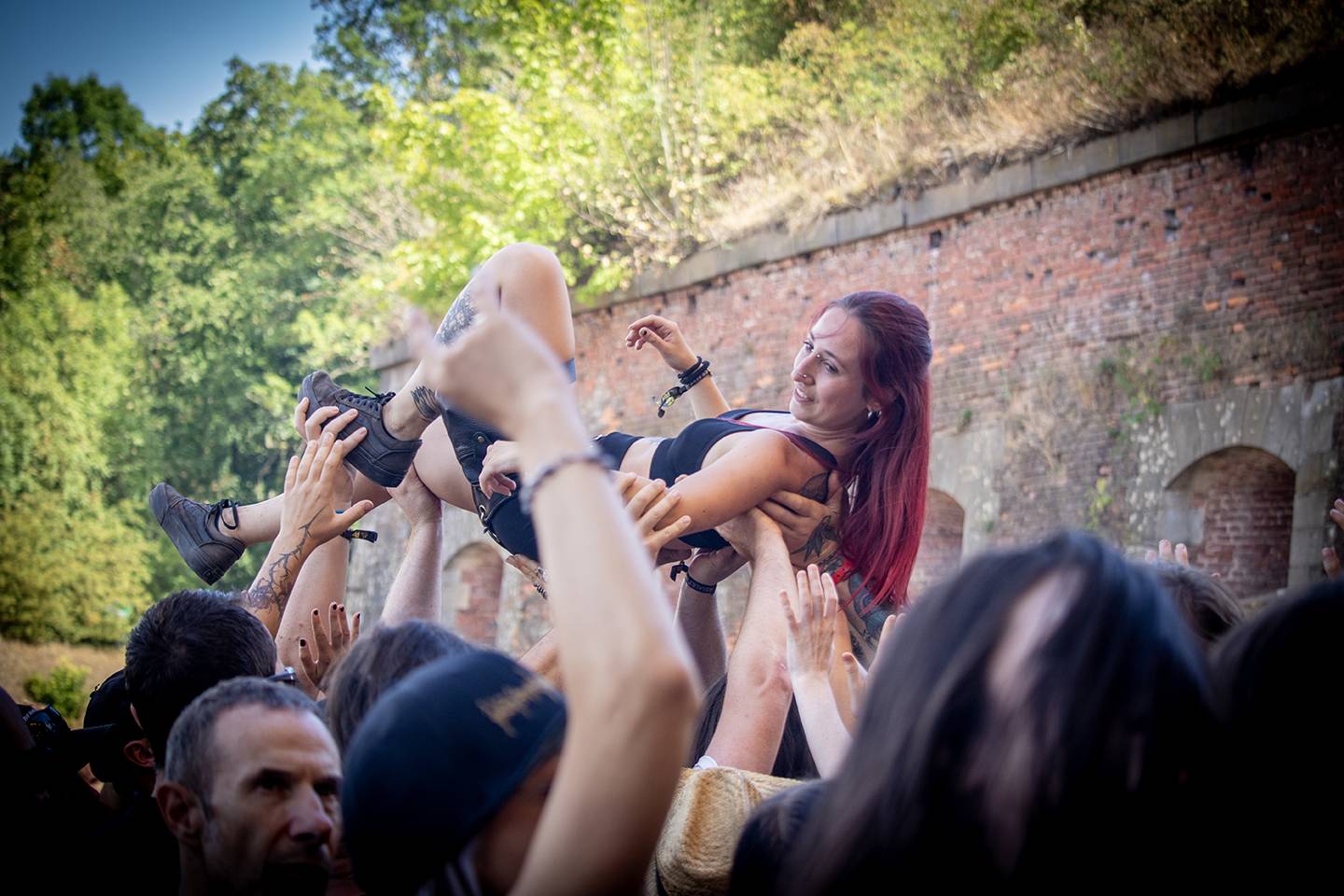 Brutal Assault, den třetí: Žánrové hranice zbourali Primus, severskou atmosféru přivezli Eivør a bavili i Misþyrming s Nergalem