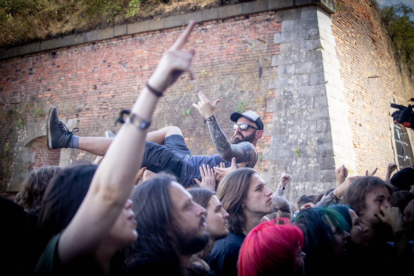 Brutal Assault, den třetí: Žánrové hranice zbourali Primus, severskou atmosféru přivezli Eivør a bavili i Misþyrming s Nergalem