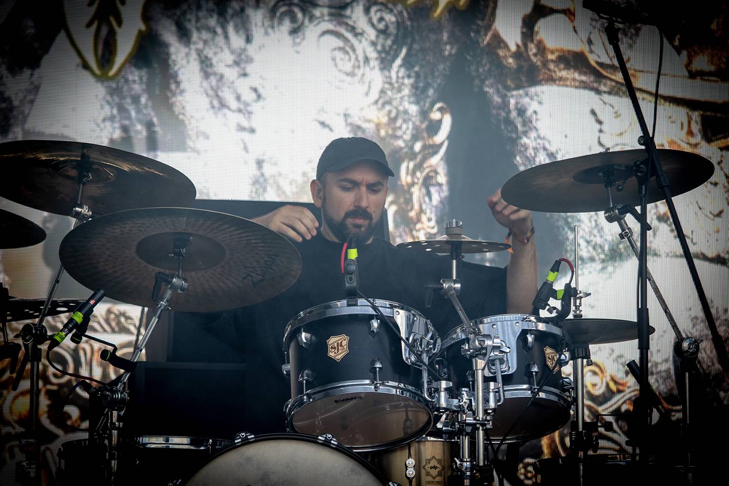 Brutal Assault, den třetí: Žánrové hranice zbourali Primus, severskou atmosféru přivezli Eivør a bavili i Misþyrming s Nergalem