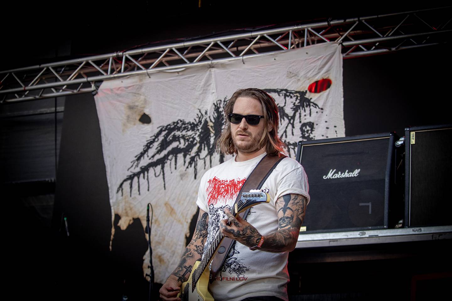Brutal Assault, den třetí: Žánrové hranice zbourali Primus, severskou atmosféru přivezli Eivør a bavili i Misþyrming s Nergalem