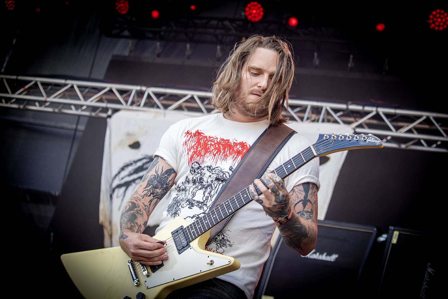 Brutal Assault, den třetí: Žánrové hranice zbourali Primus, severskou atmosféru přivezli Eivør a bavili i Misþyrming s Nergalem