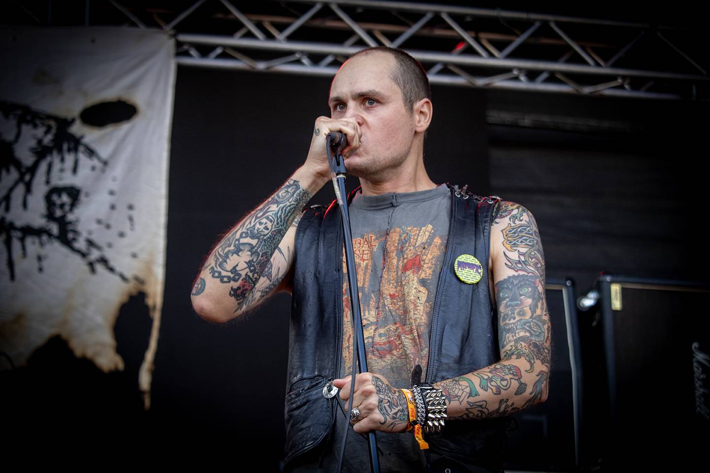 Brutal Assault, den třetí: Žánrové hranice zbourali Primus, severskou atmosféru přivezli Eivør a bavili i Misþyrming s Nergalem