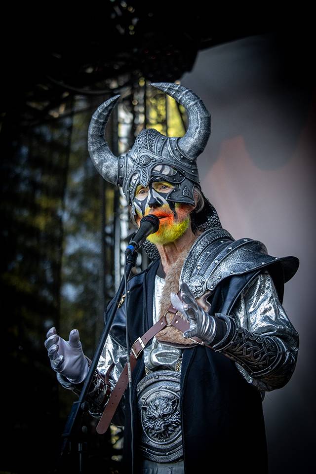 Brutal Assault, den třetí: Žánrové hranice zbourali Primus, severskou atmosféru přivezli Eivør a bavili i Misþyrming s Nergalem