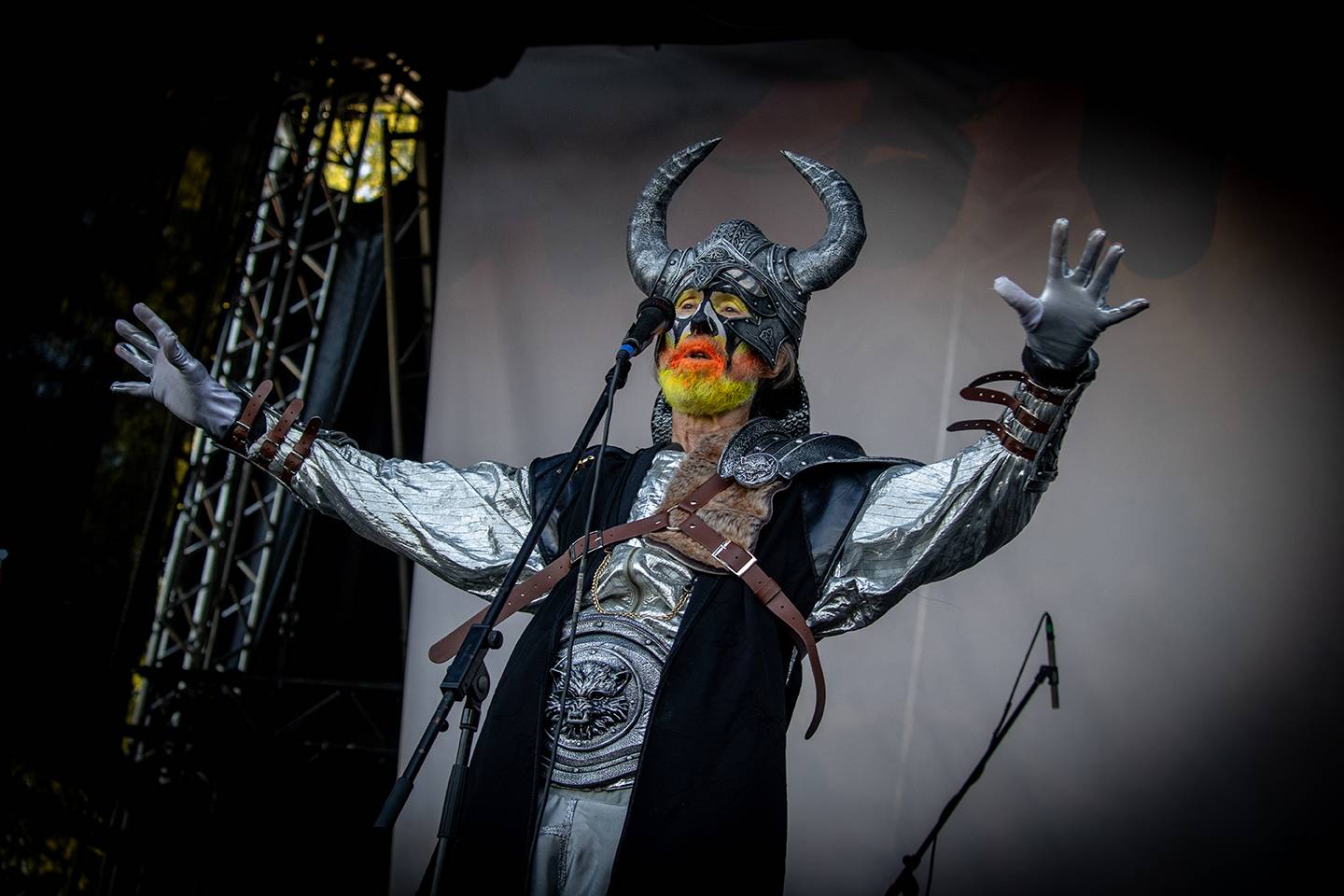 Brutal Assault, den třetí: Žánrové hranice zbourali Primus, severskou atmosféru přivezli Eivør a bavili i Misþyrming s Nergalem