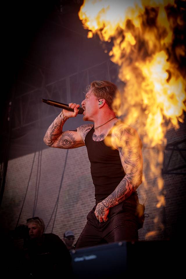 Brutal Assault, den třetí: Žánrové hranice zbourali Primus, severskou atmosféru přivezli Eivør a bavili i Misþyrming s Nergalem