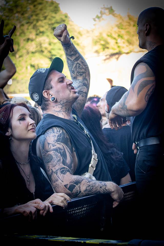 Brutal Assault, den třetí: Žánrové hranice zbourali Primus, severskou atmosféru přivezli Eivør a bavili i Misþyrming s Nergalem
