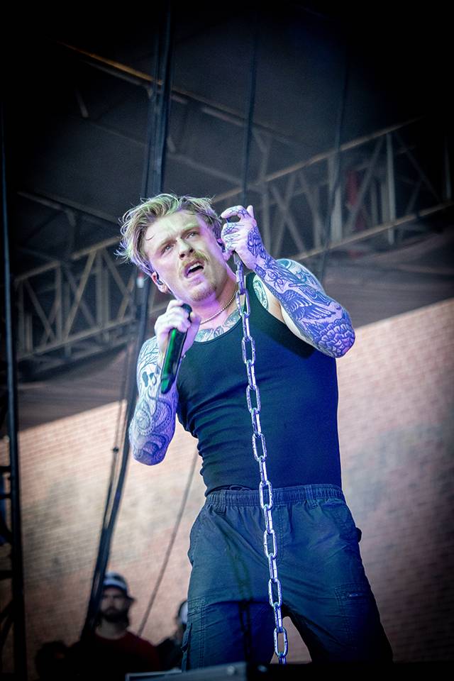 Brutal Assault, den třetí: Žánrové hranice zbourali Primus, severskou atmosféru přivezli Eivør a bavili i Misþyrming s Nergalem