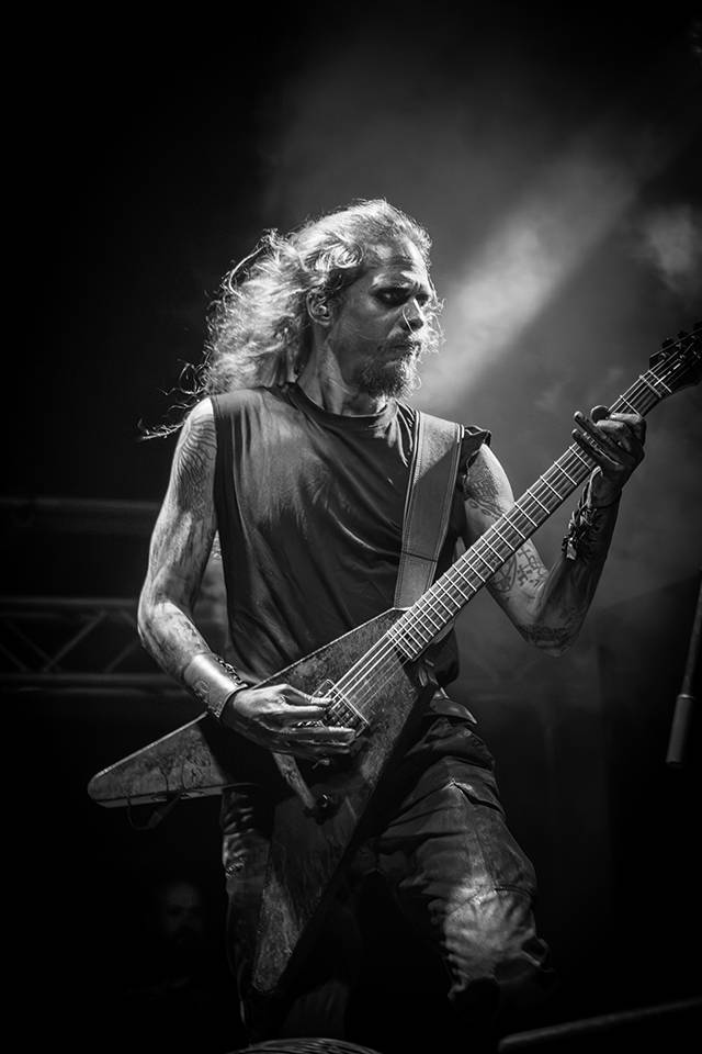 Brutal Assault, den třetí: Žánrové hranice zbourali Primus, severskou atmosféru přivezli Eivør a bavili i Misþyrming s Nergalem