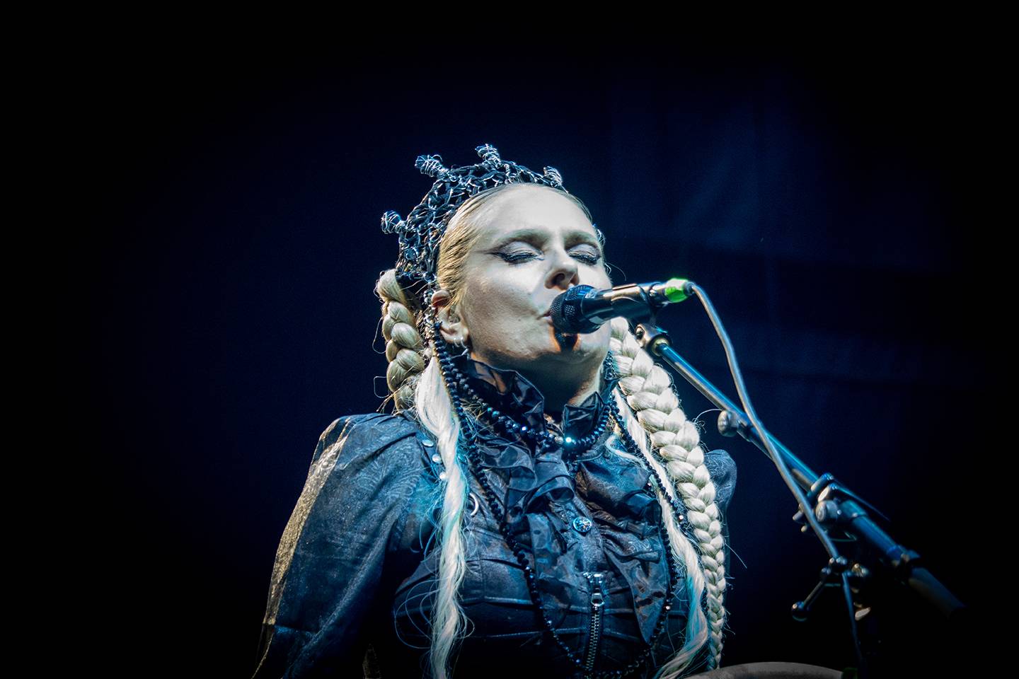 Brutal Assault, den třetí: Žánrové hranice zbourali Primus, severskou atmosféru přivezli Eivør a bavili i Misþyrming s Nergalem