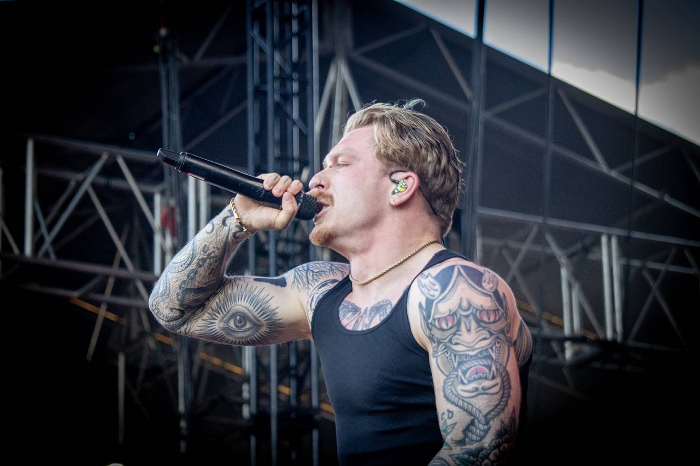 Brutal Assault, den třetí: Žánrové hranice zbourali Primus, severskou atmosféru přivezli Eivør a bavili i Misþyrming s Nergalem