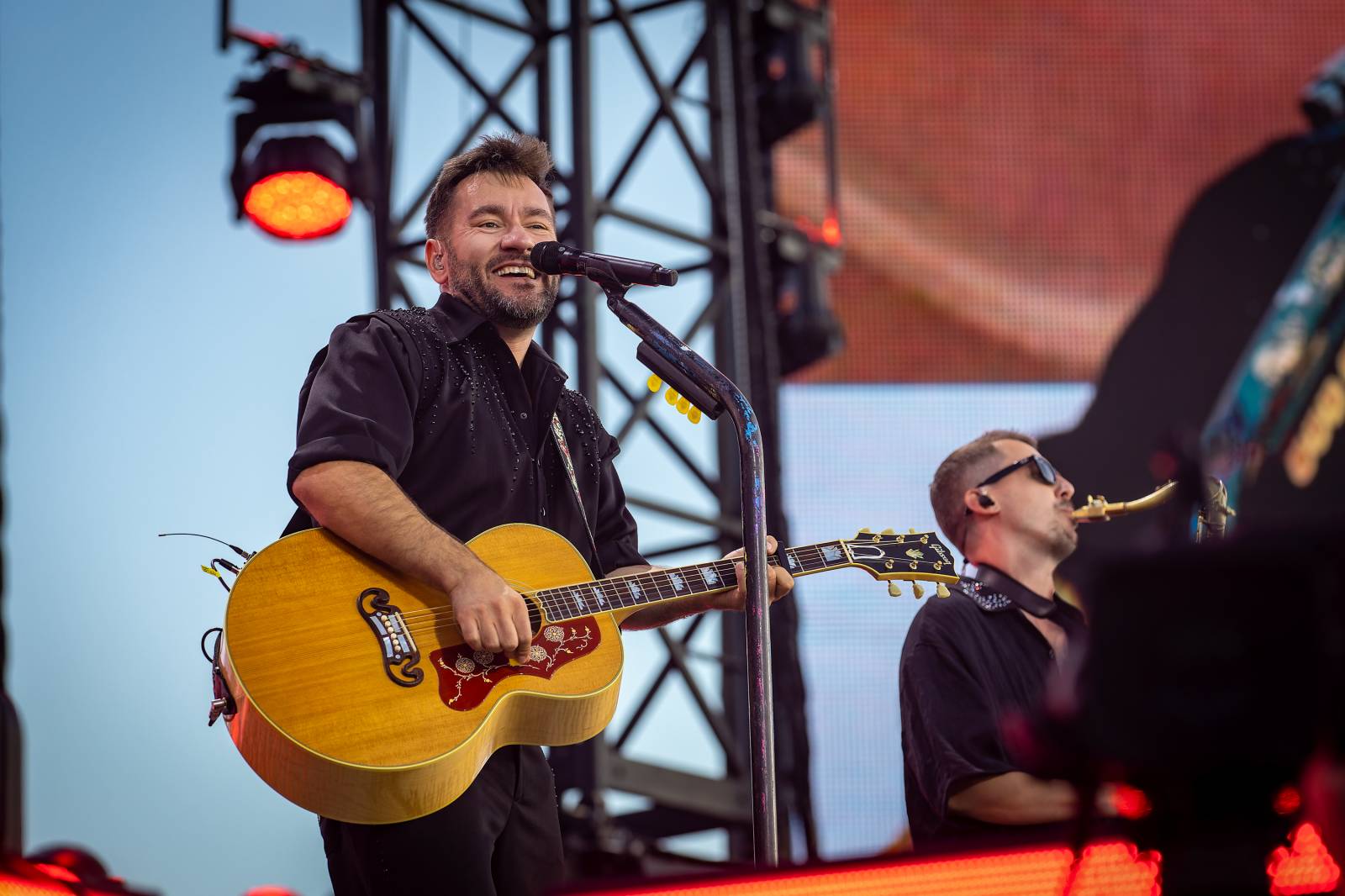 Marek Ztracený přepsal dějiny. Zpívala s ním celá Letná, jeho syn si střihl kytarové sólo