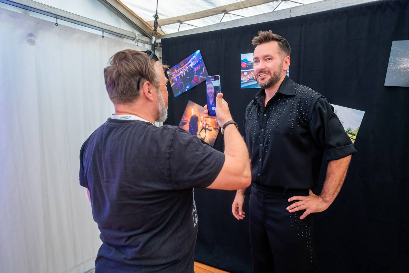 Marek Ztracený přepsal dějiny. Zpívala s ním celá Letná, jeho syn si střihl kytarové sólo
