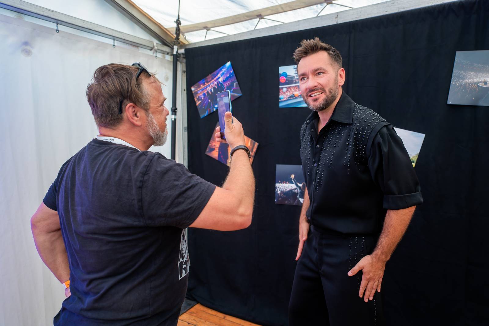 Marek Ztracený přepsal dějiny. Zpívala s ním celá Letná, jeho syn si střihl kytarové sólo