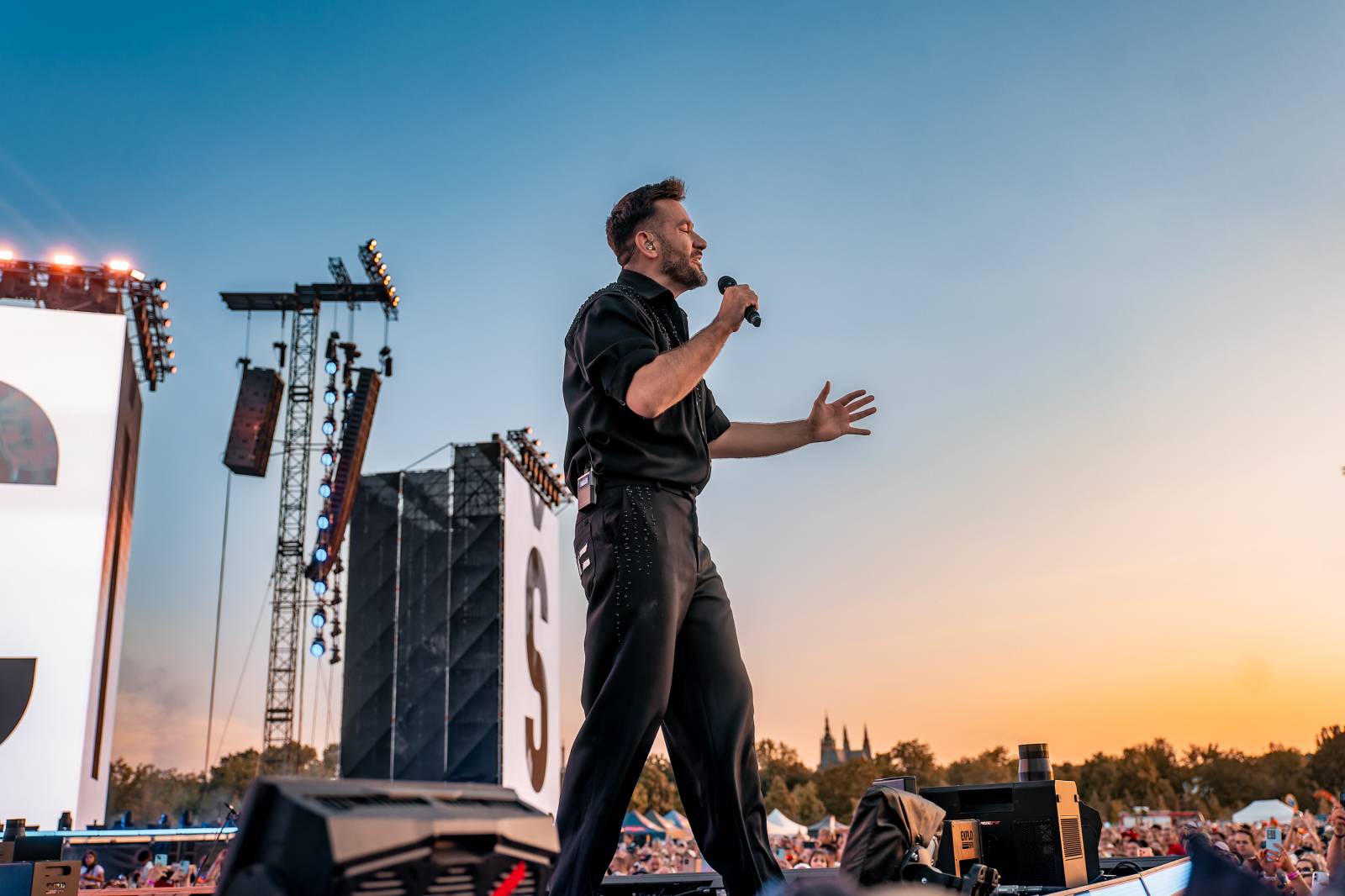 Marek Ztracený přepsal dějiny. Zpívala s ním celá Letná, jeho syn si střihl kytarové sólo