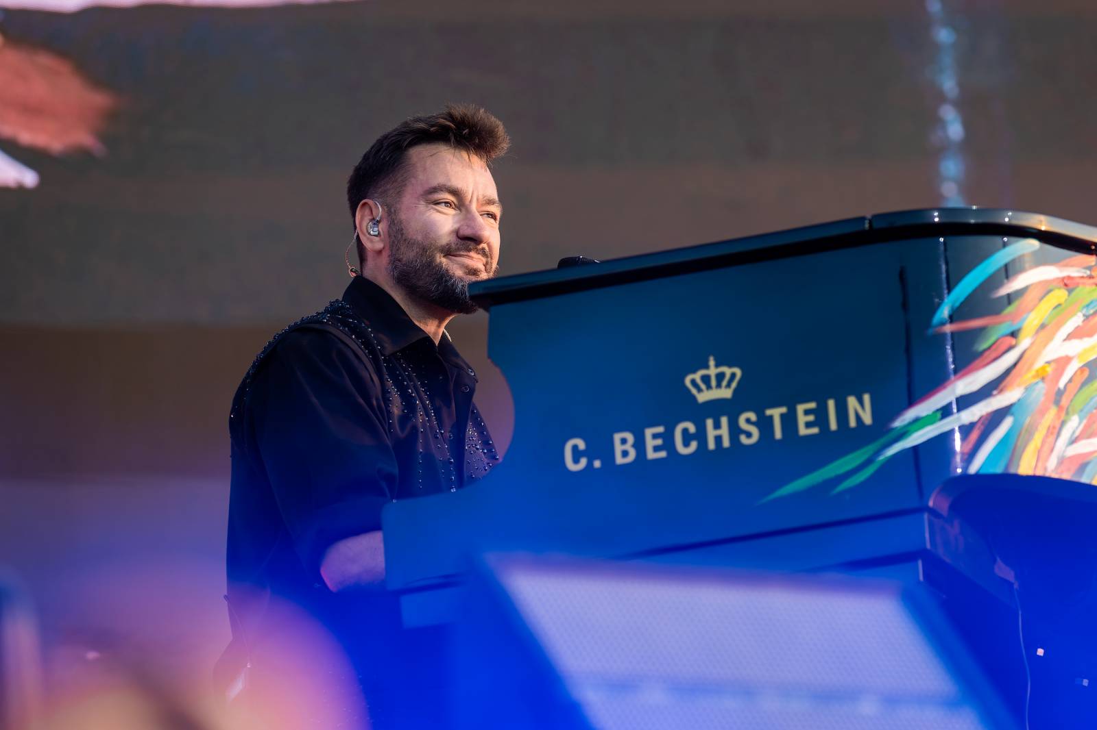 Marek Ztracený přepsal dějiny. Zpívala s ním celá Letná, jeho syn si střihl kytarové sólo