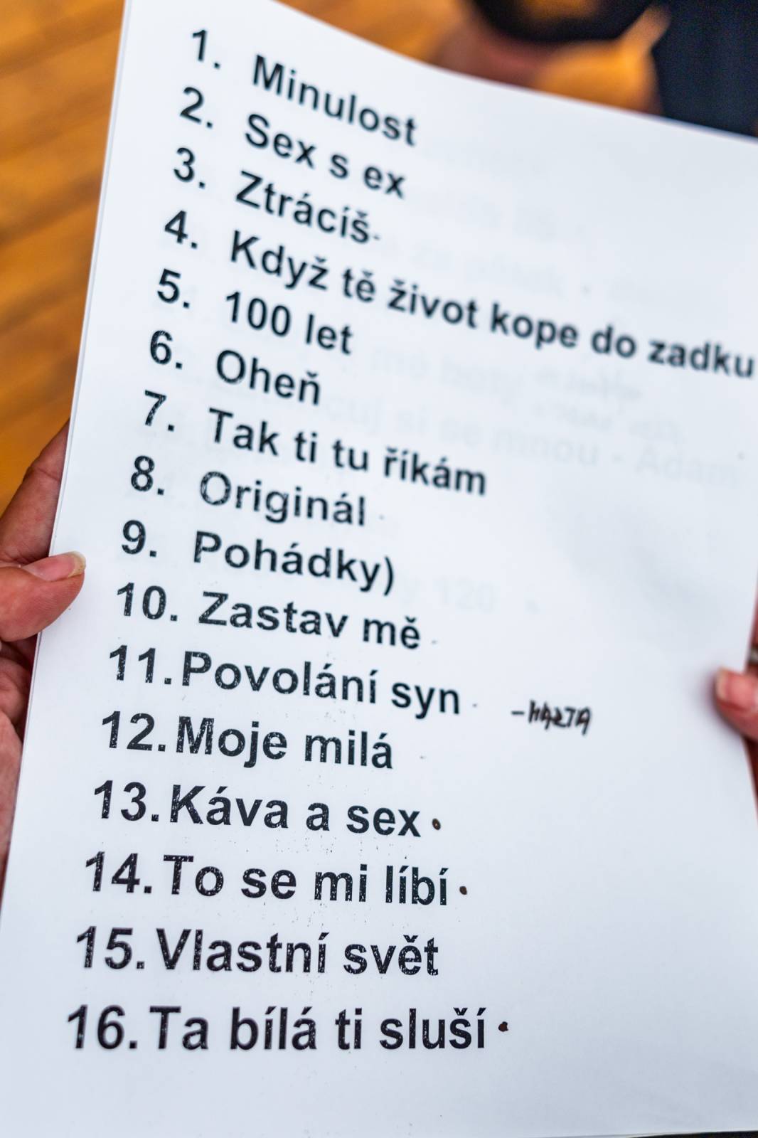 Marek Ztracený přepsal dějiny. Zpívala s ním celá Letná, jeho syn si střihl kytarové sólo
