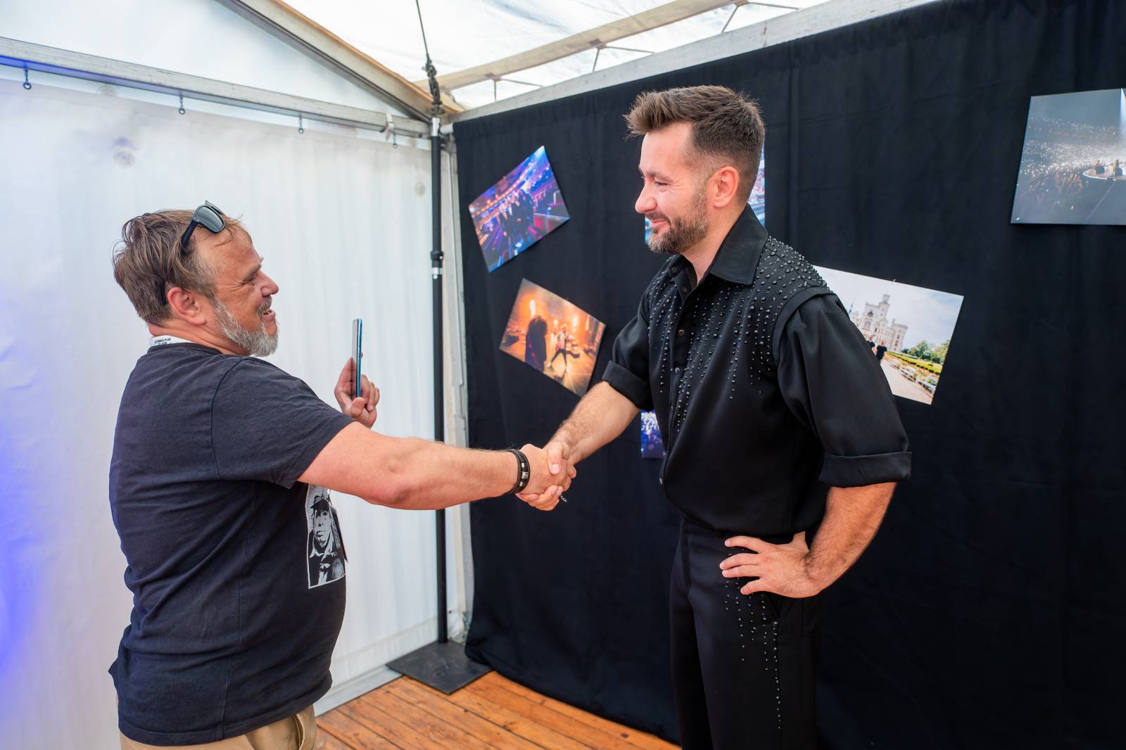 Marek Ztracený přepsal dějiny. Zpívala s ním celá Letná, jeho syn si střihl kytarové sólo