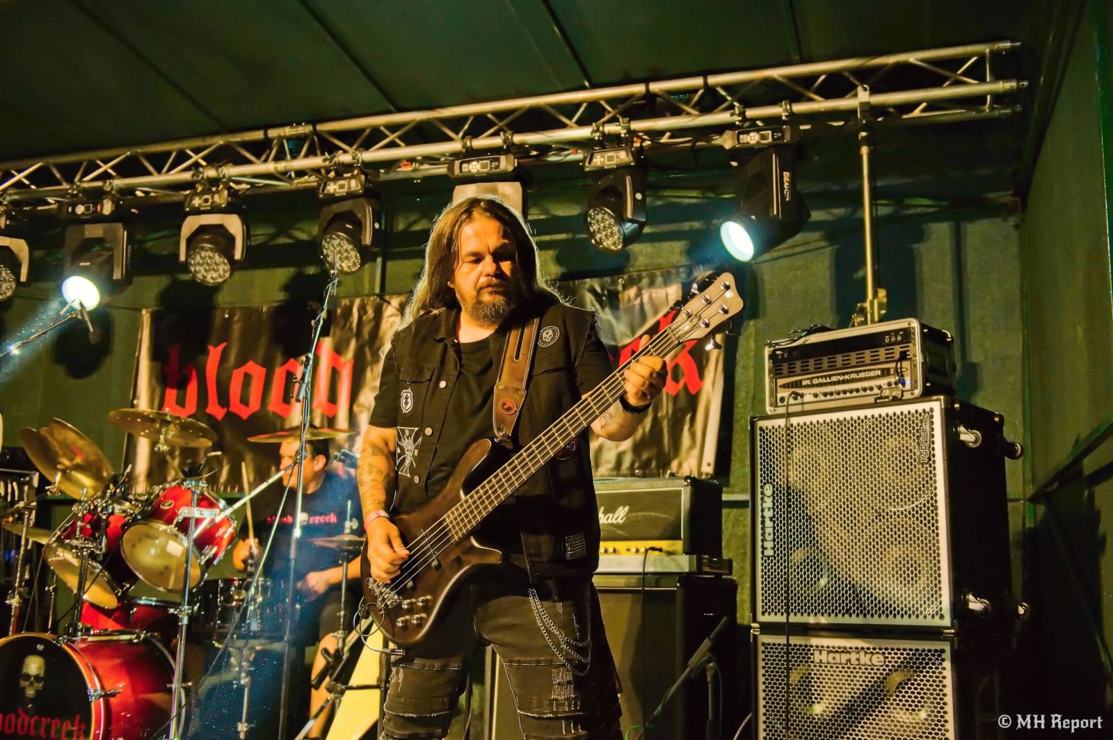 Bloodcreek oslavili deset let na scéně. K narozeninám jim přáli Mysthica, Morus, Corona i Sixth Dimension