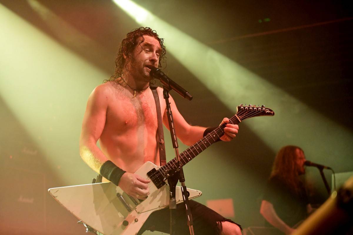 Airbourne rozpálili pražskou Archu svou energií, předskakovaly jim holky z The Agony