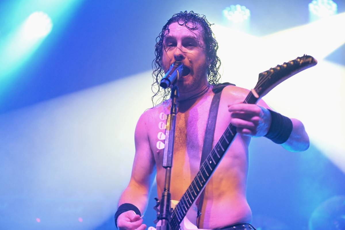 Airbourne rozpálili pražskou Archu svou energií, předskakovaly jim holky z The Agony