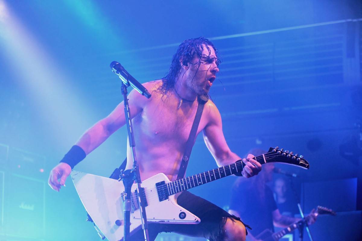 Airbourne rozpálili pražskou Archu svou energií, předskakovaly jim holky z The Agony