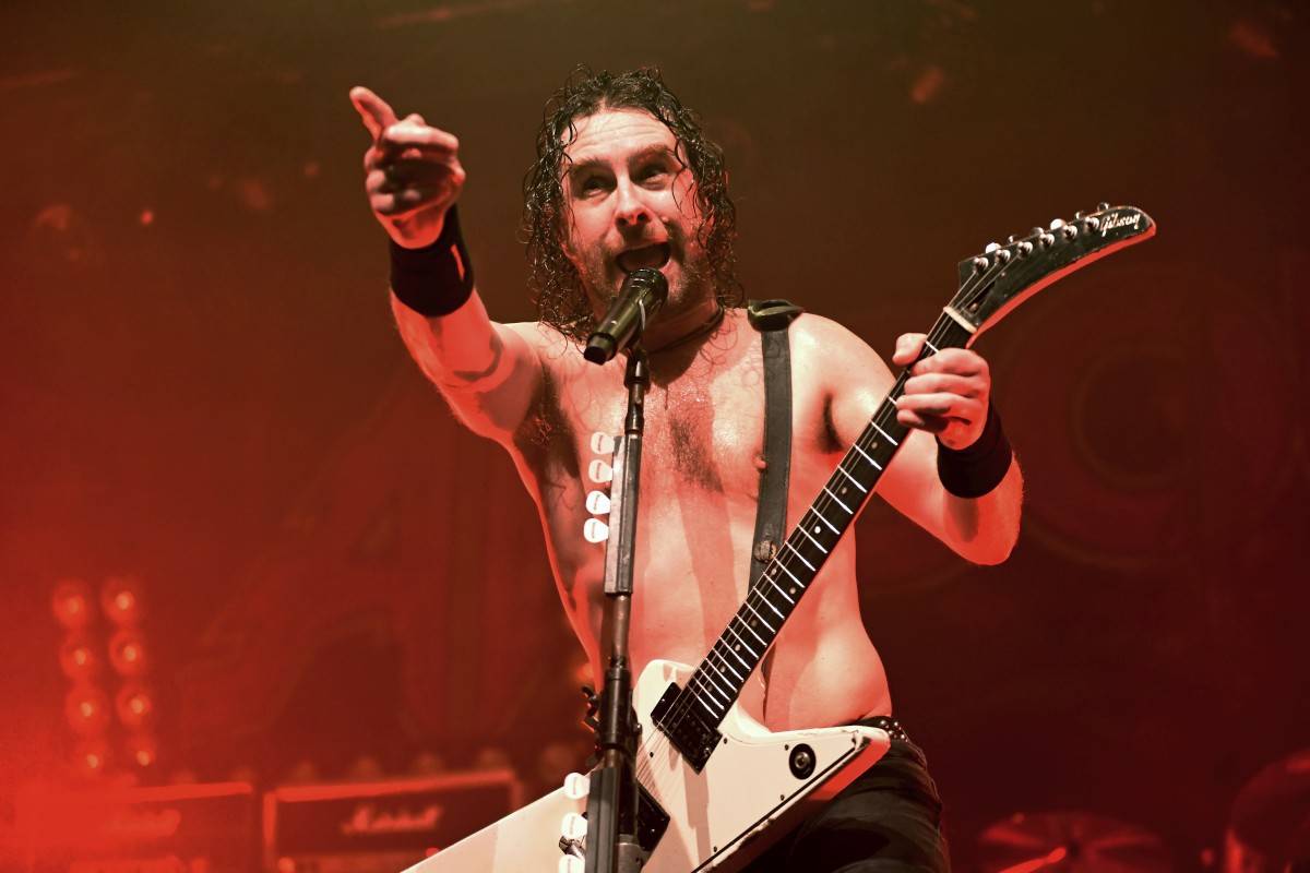 Airbourne rozpálili pražskou Archu svou energií, předskakovaly jim holky z The Agony