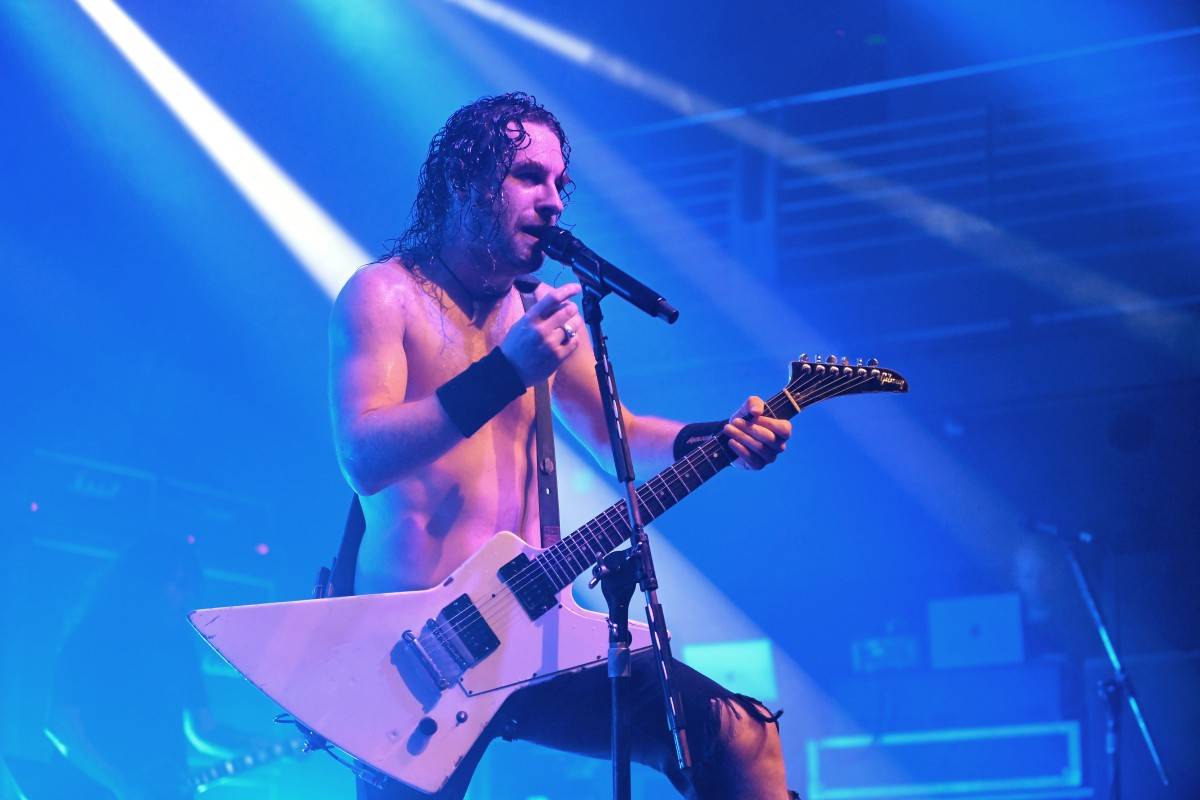 Airbourne rozpálili pražskou Archu svou energií, předskakovaly jim holky z The Agony