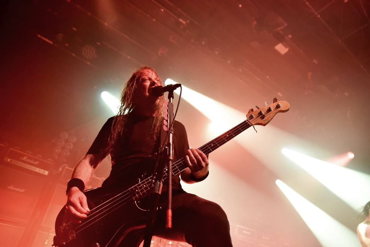 Airbourne rozpálili pražskou Archu svou energií, předskakovaly jim holky z The Agony
