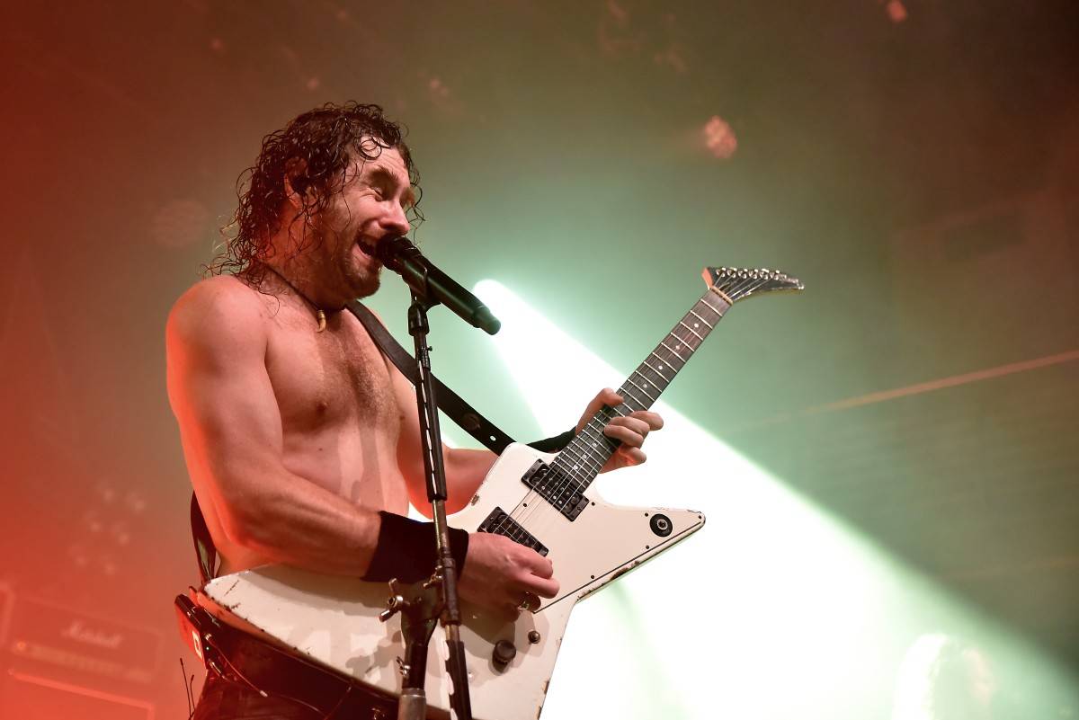 Airbourne rozpálili pražskou Archu svou energií, předskakovaly jim holky z The Agony