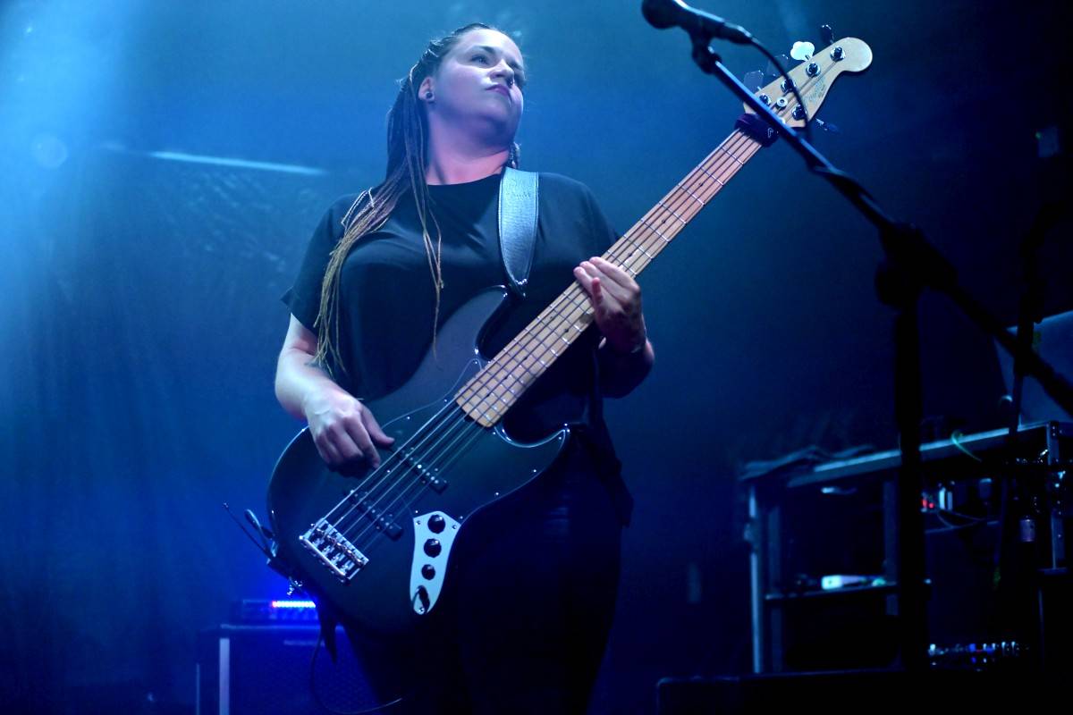 Airbourne rozpálili pražskou Archu svou energií, předskakovaly jim holky z The Agony