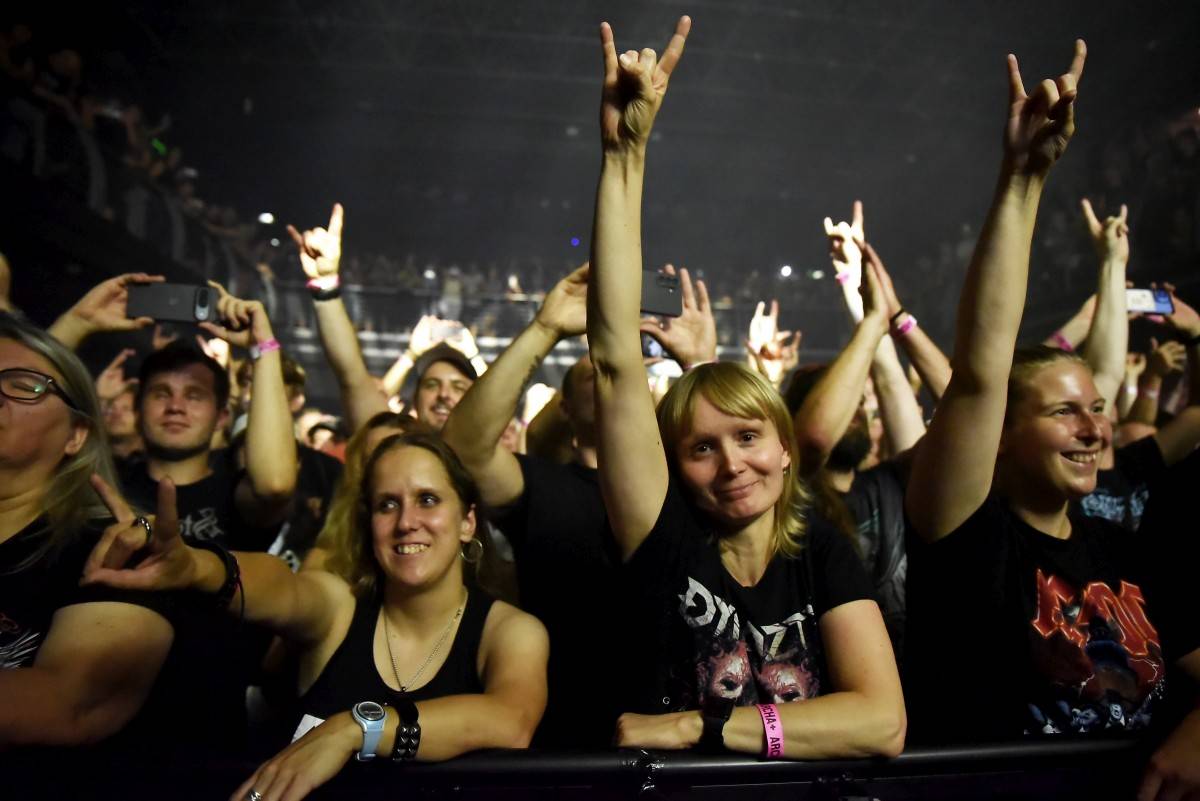 Airbourne rozpálili pražskou Archu svou energií, předskakovaly jim holky z The Agony