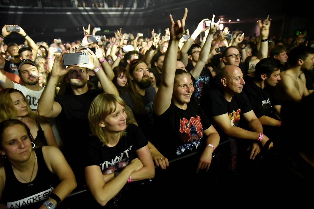 Airbourne rozpálili pražskou Archu svou energií, předskakovaly jim holky z The Agony